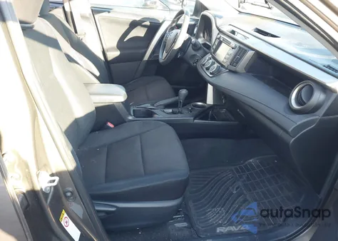 2015 Toyota Rav4 Le z USA, uszkodzony, nr VIN JTMBFREV2FD169843